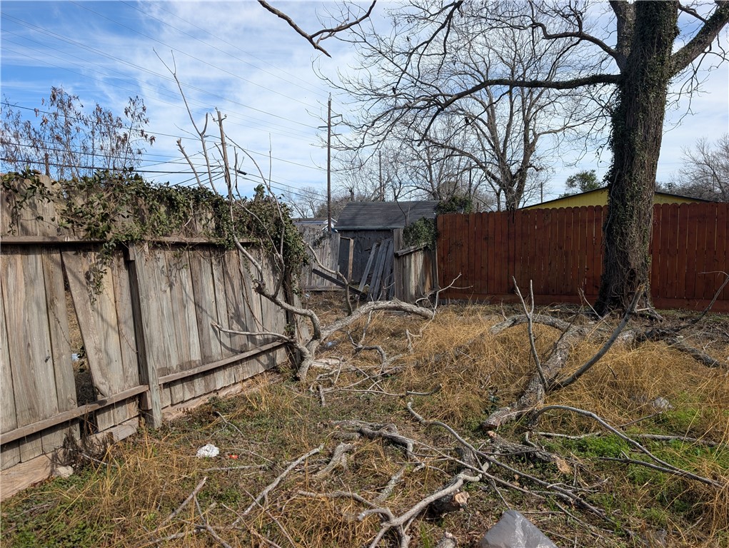 610 25th St Property Photo 12