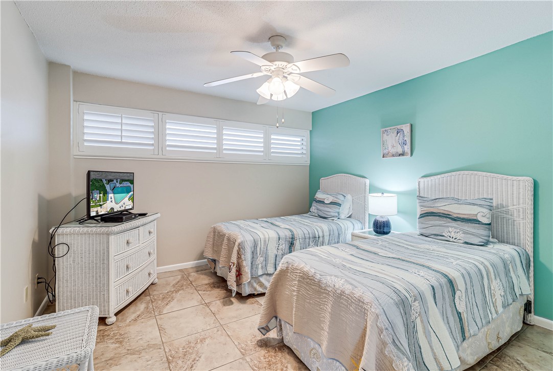 14810 Windward Dr 302 Property Photo 23