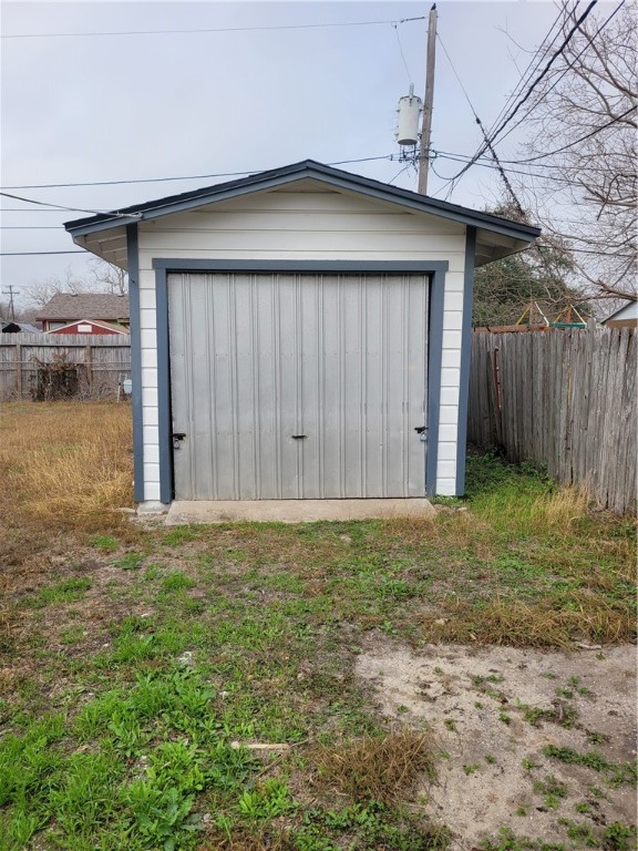 1109 Prince Dr Property Photo 17