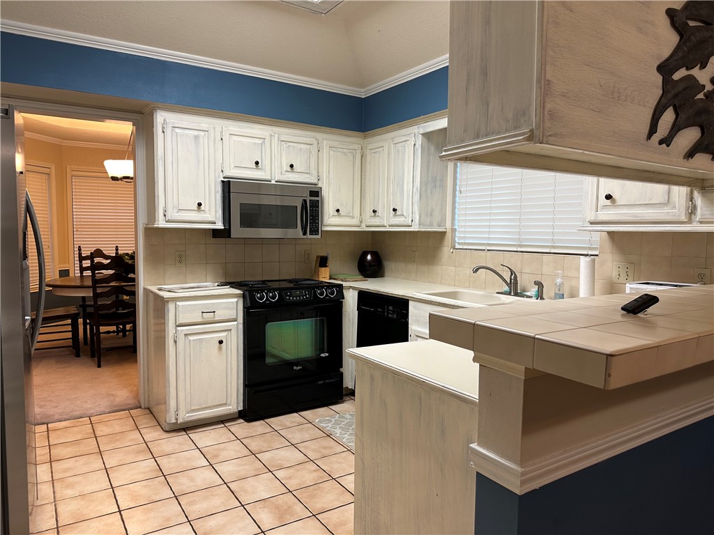 7421 Lake Neuchatel Dr Property Photo 4