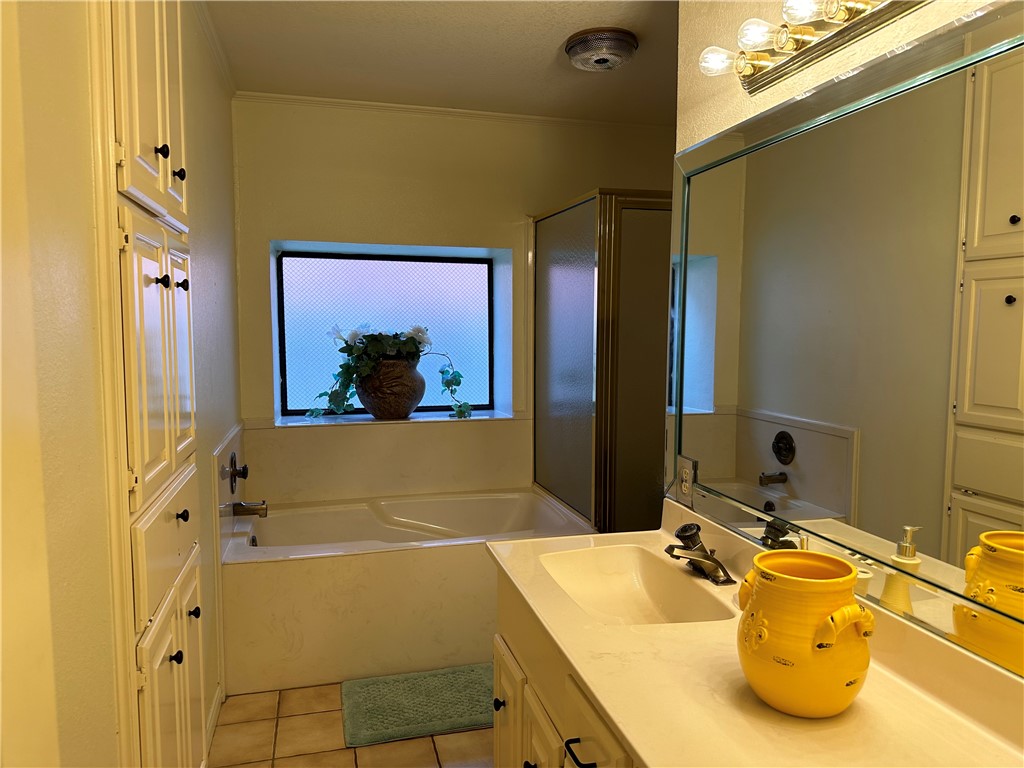 7421 Lake Neuchatel Dr Property Photo 7