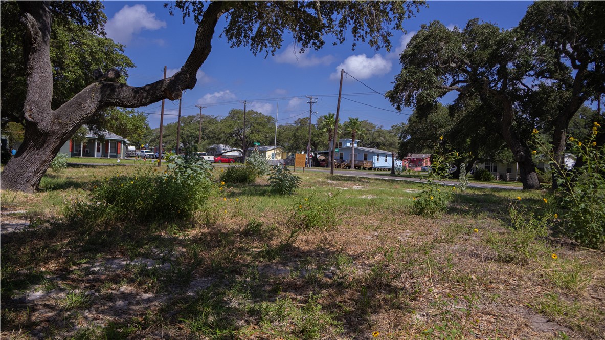 104 S 4th Property Photo 4