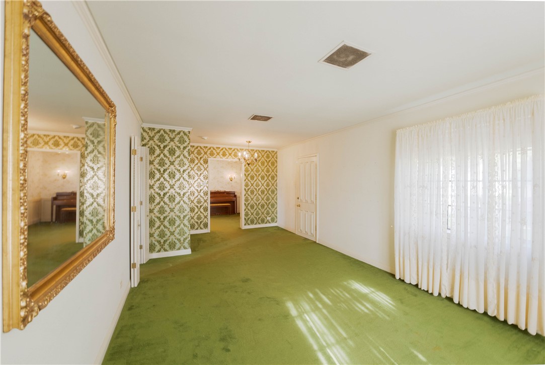 1024 E Main St Property Photo 4