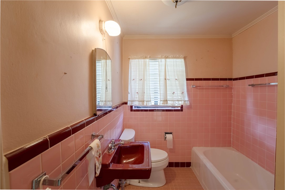 1024 E Main St Property Photo 5