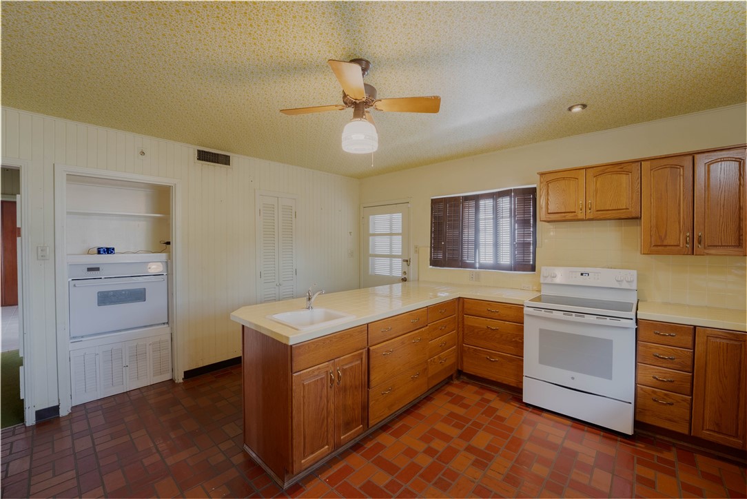 1024 E Main St Property Photo 9