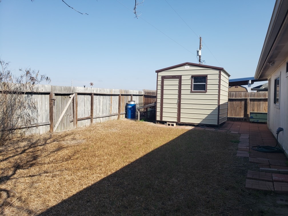 2016 Westwood Dr Property Photo 8