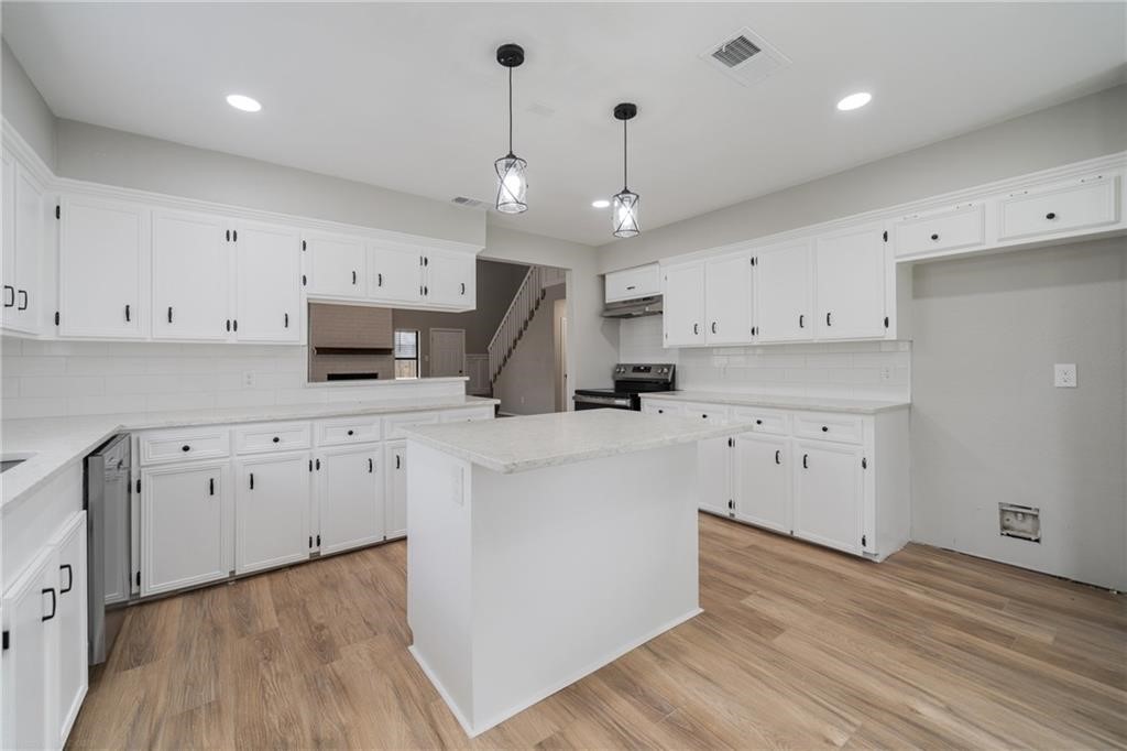 13801 River Canyon Dr Property Photo 9