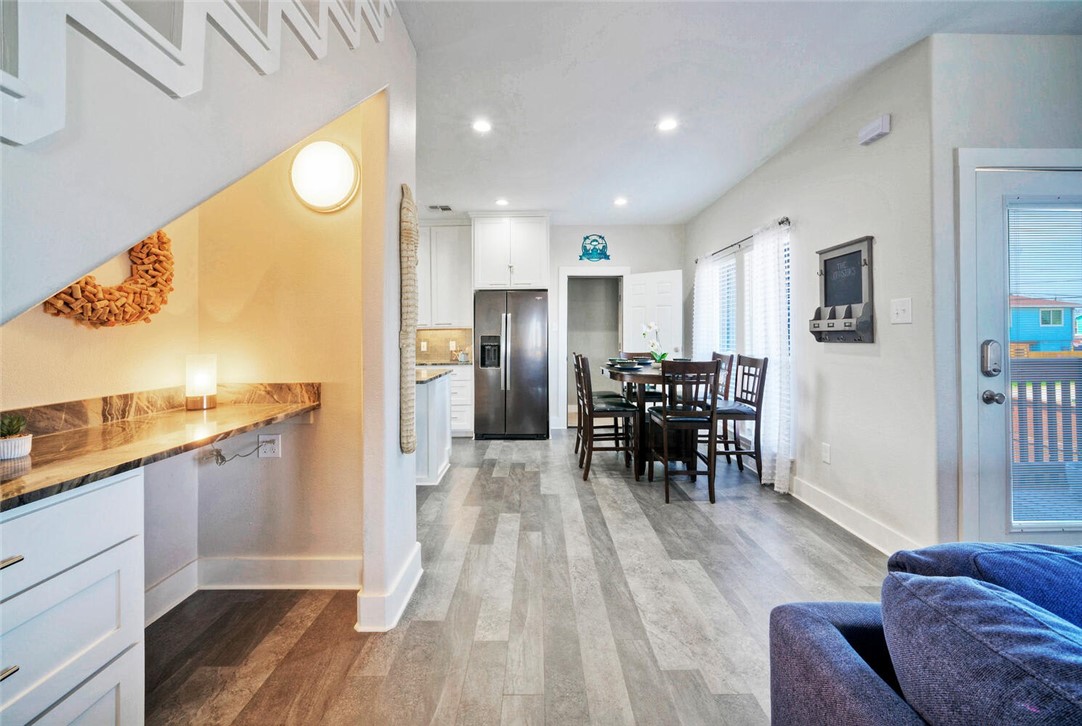 405 W Avenue C Property Photo 6