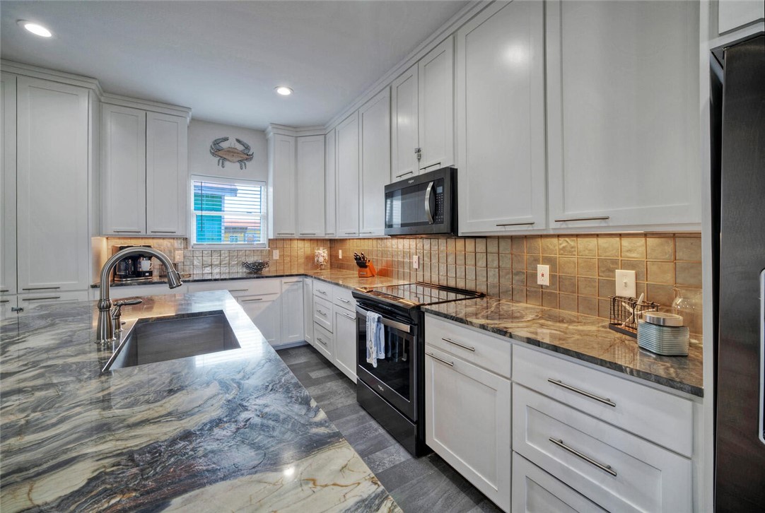 405 W Avenue C Property Photo 9