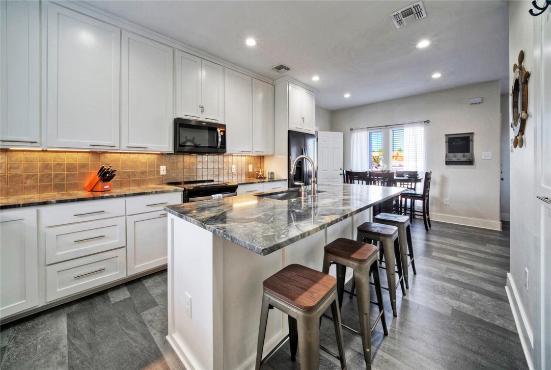 405 W Avenue C Property Photo 11