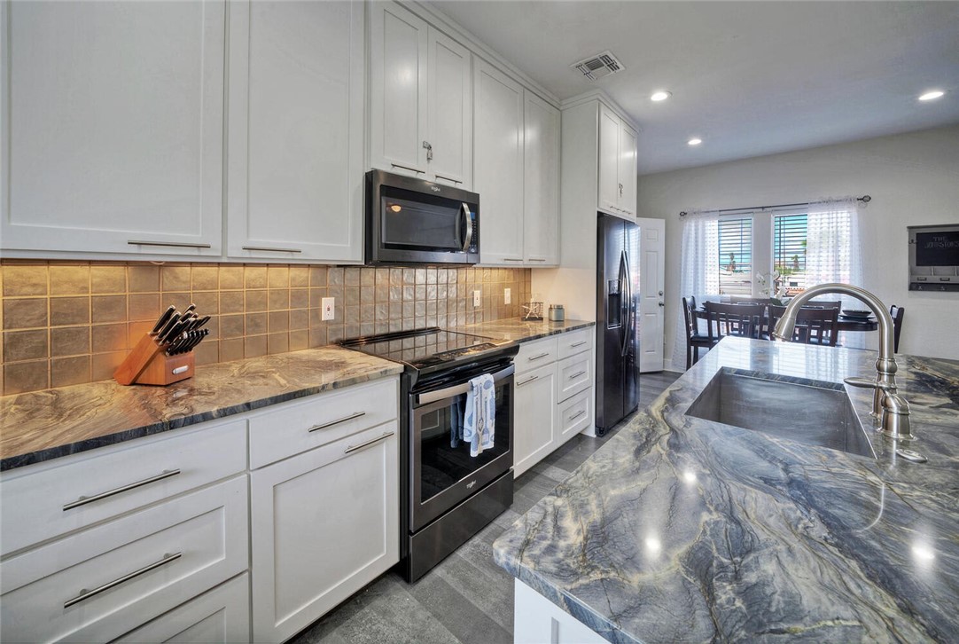 405 W Avenue C Property Photo 12