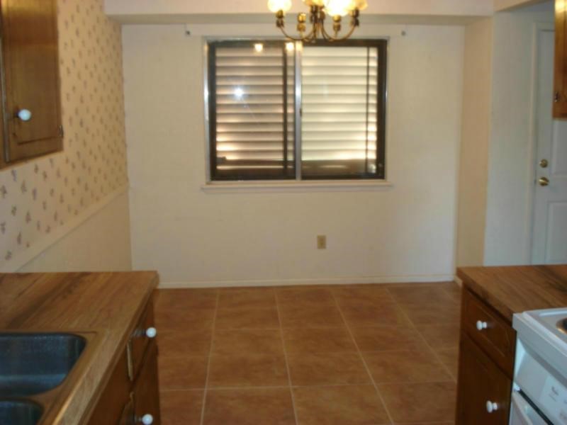 2222 Meadowgrove Dr Property Photo 5