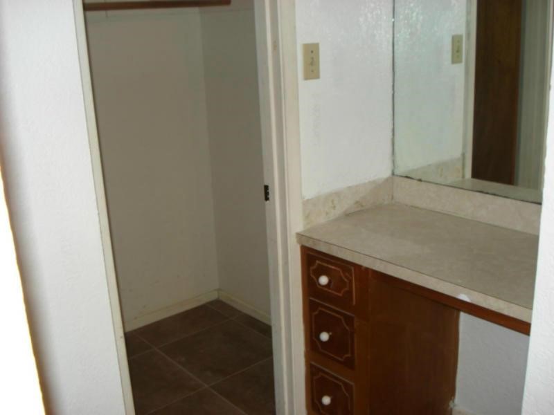 2222 Meadowgrove Dr Property Photo 7