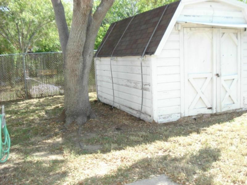 2222 Meadowgrove Dr Property Photo 9