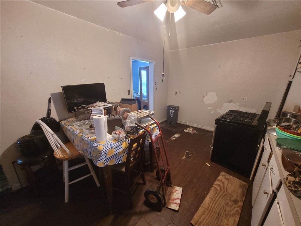 922 Oak Park Ave Property Photo 5