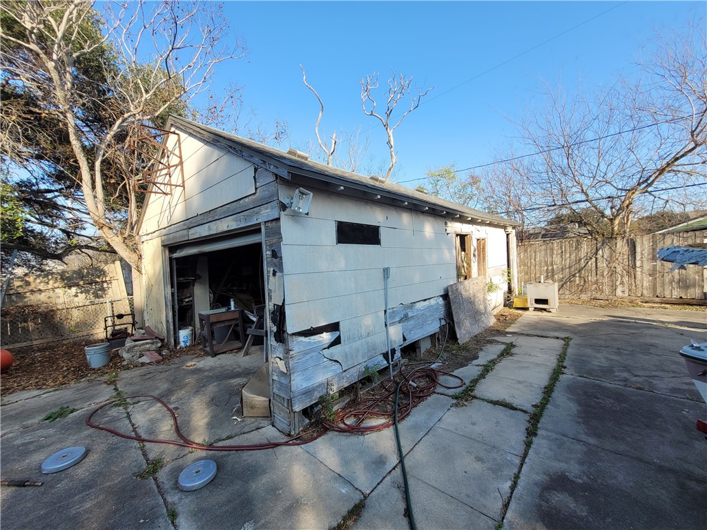 922 Oak Park Ave Property Photo 27