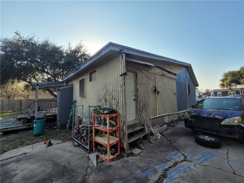 922 Oak Park Ave Property Photo 28