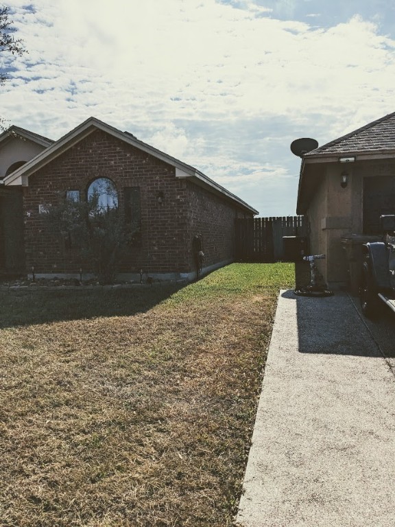 6837 Windy Creek Dr Property Photo 4