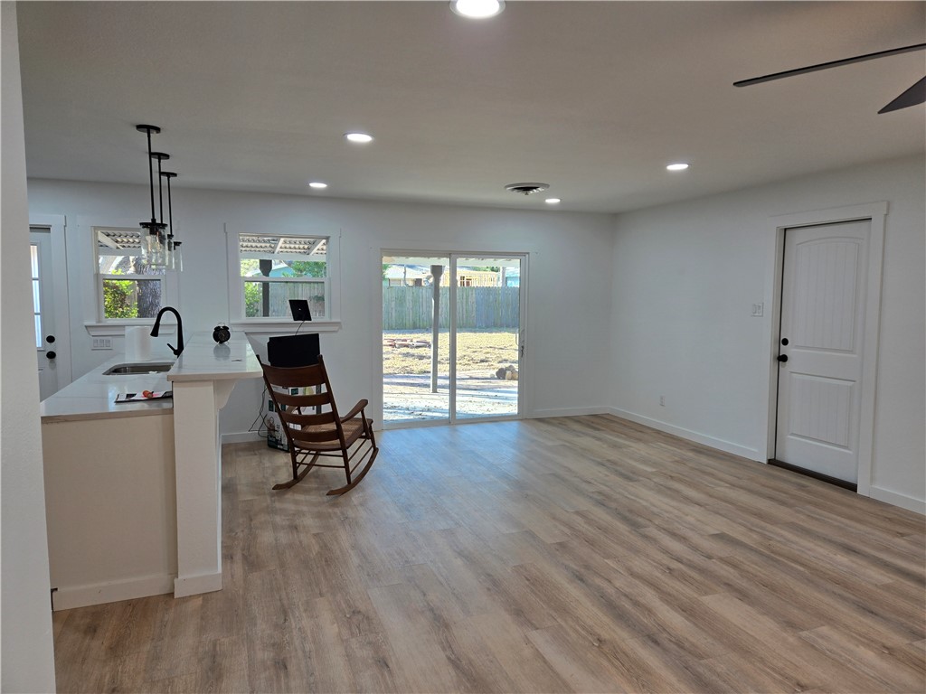 1905 Bay Ave Property Photo 2