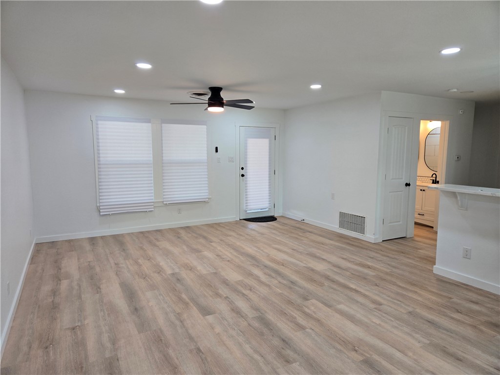 1905 Bay Ave Property Photo 3