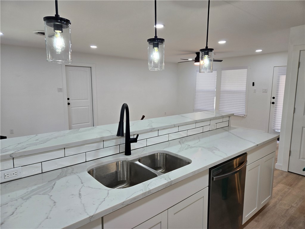 1905 Bay Ave Property Photo 4