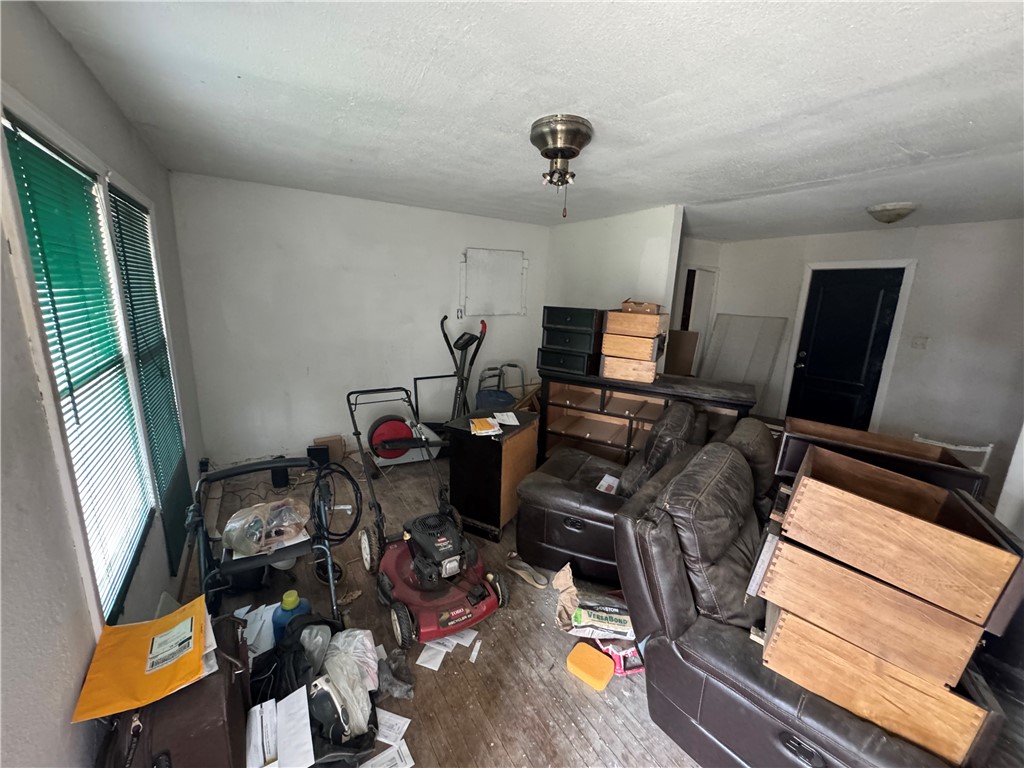 1638 Birch Pl Property Photo 2