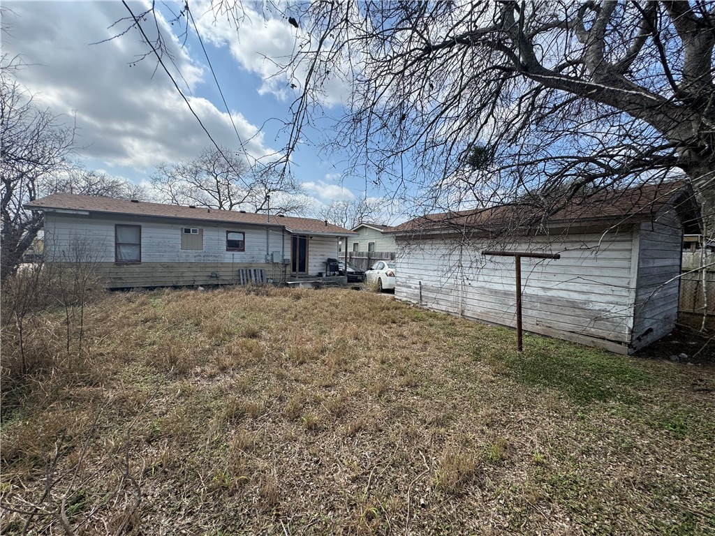 1638 Birch Pl Property Photo 8