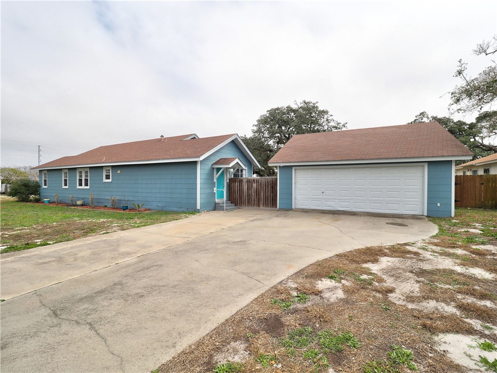 341 W Greenwood Property Photo 4