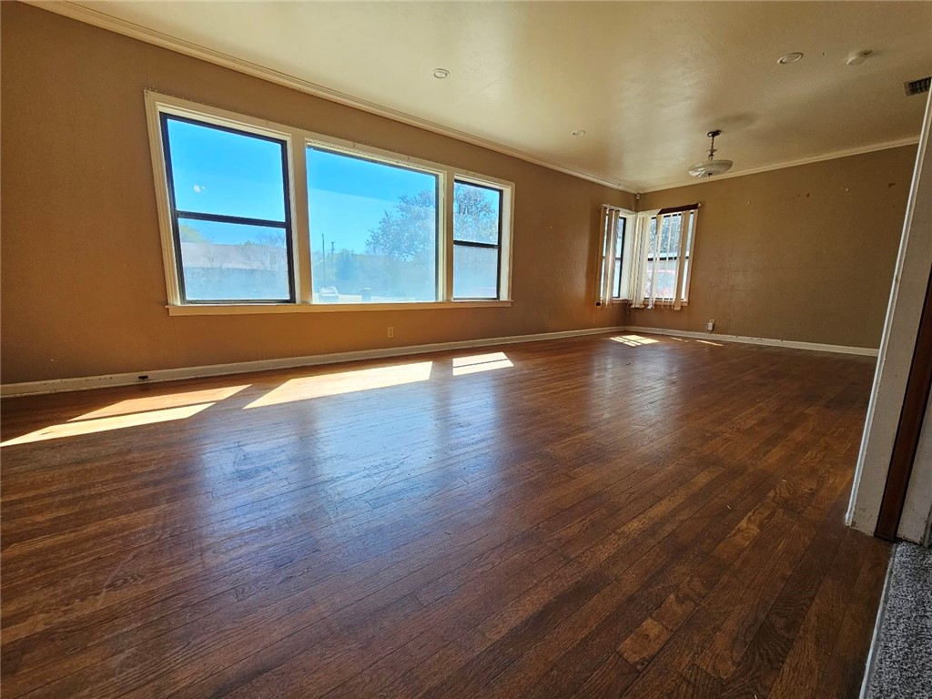 614 W Alice Ave Property Photo 3