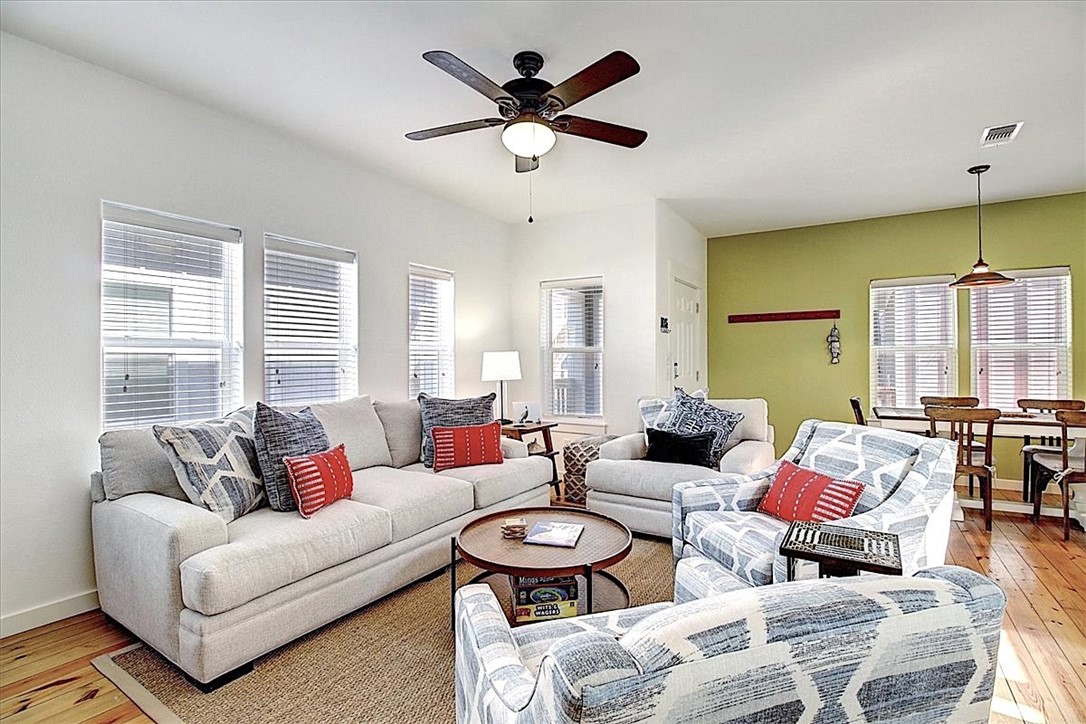 515 W Avenue C Property Photo 3