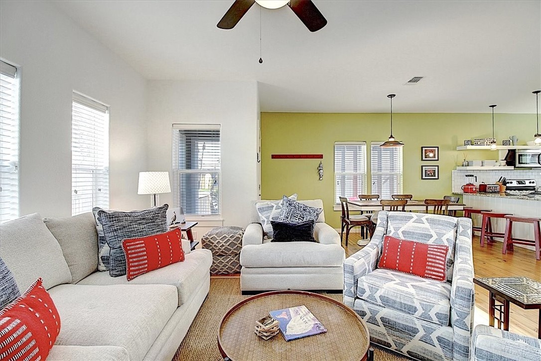 515 W Avenue C Property Photo 5