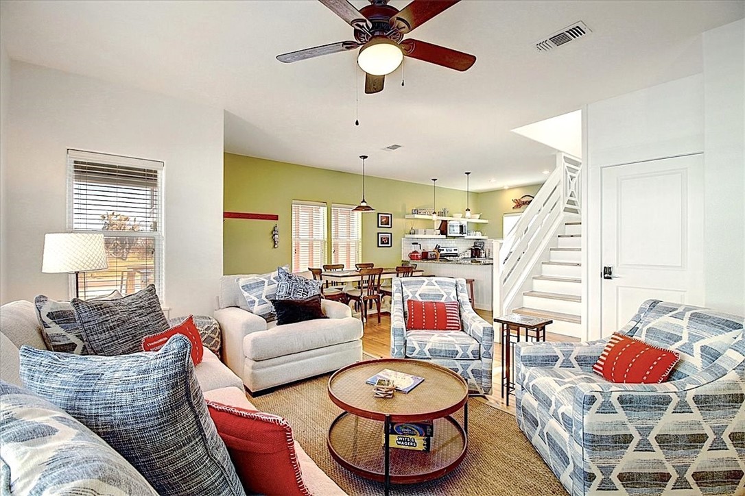 515 W Avenue C Property Photo 5