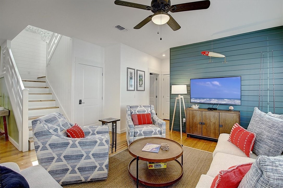 515 W Avenue C Property Photo 7