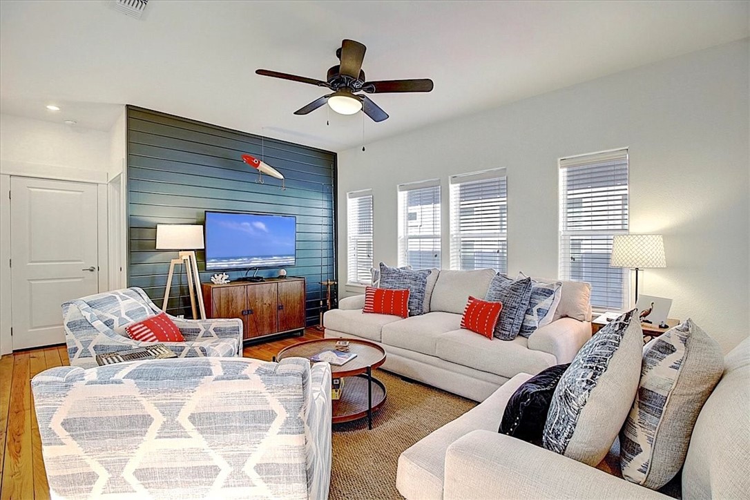 515 W Avenue C Property Photo 8