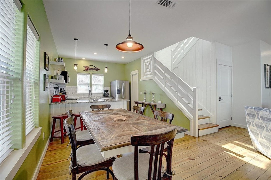 515 W Avenue C Property Photo 10