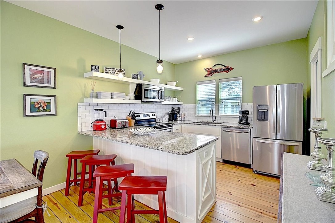 515 W Avenue C Property Photo 11