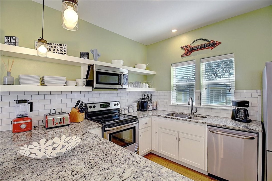 515 W Avenue C Property Photo 12