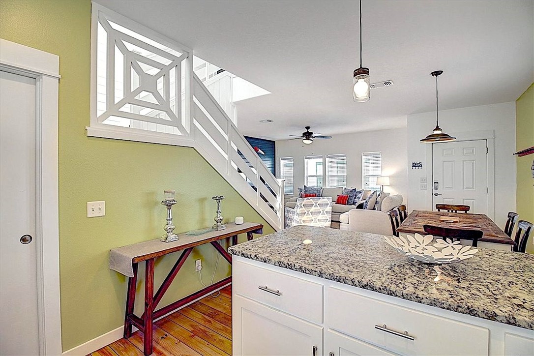 515 W Avenue C Property Photo 15