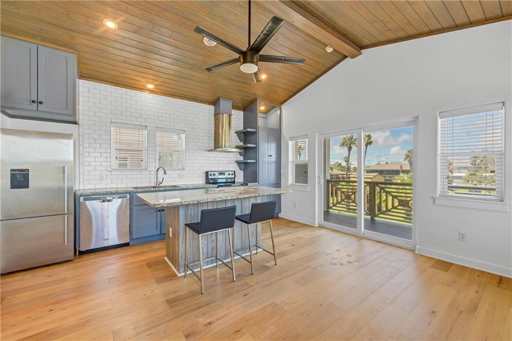 515 W Avenue C Property Photo 29