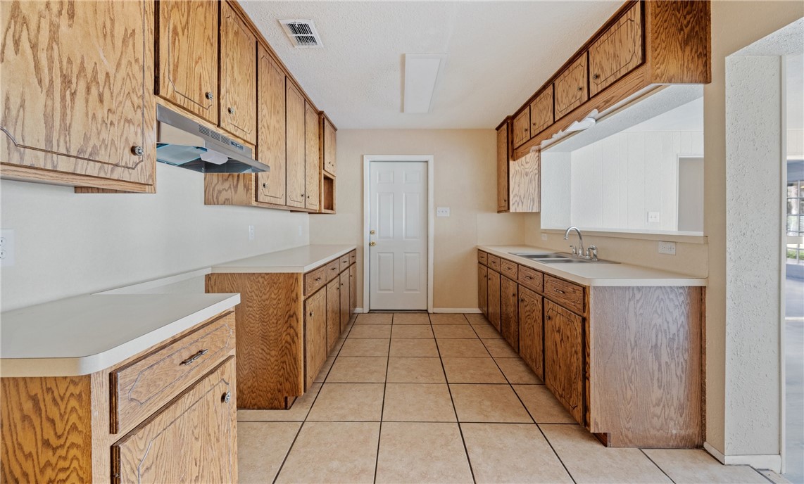 1806 Loritte Dr Property Photo 3