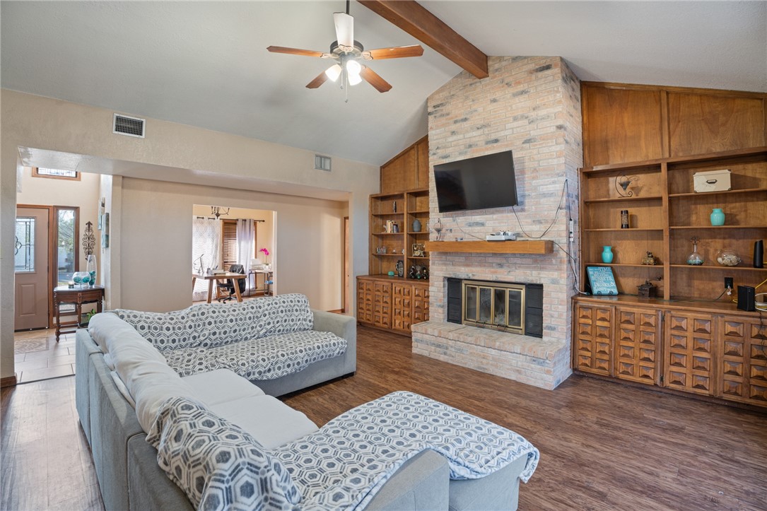 4226 Wood River Dr Property Photo 4