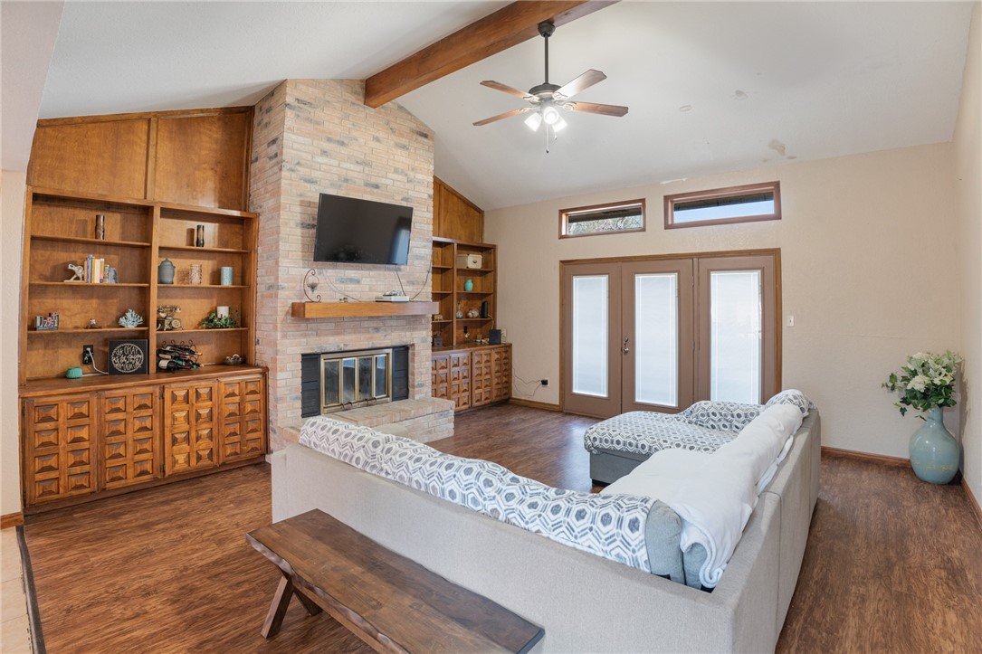 4226 Wood River Dr Property Photo 7