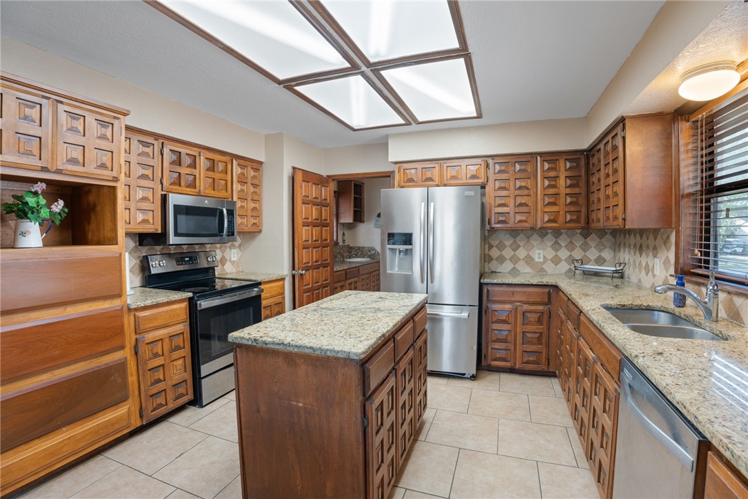 4226 Wood River Dr Property Photo 8