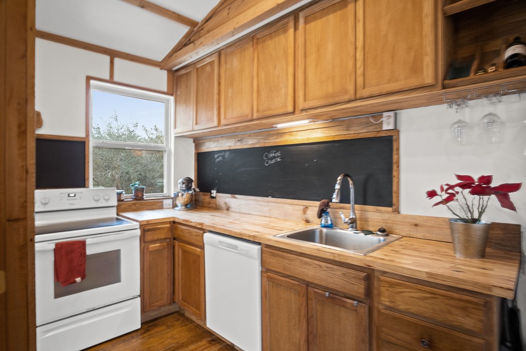 652 Rabbit Run Property Photo 38