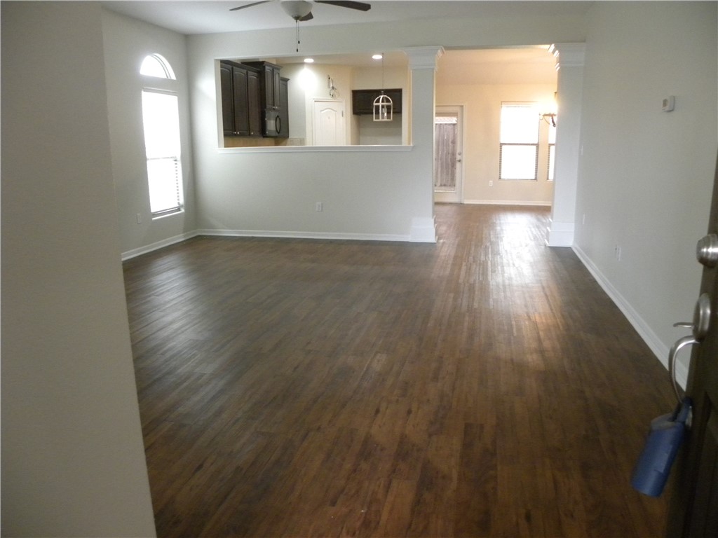 2213 Anacua St Property Photo 2