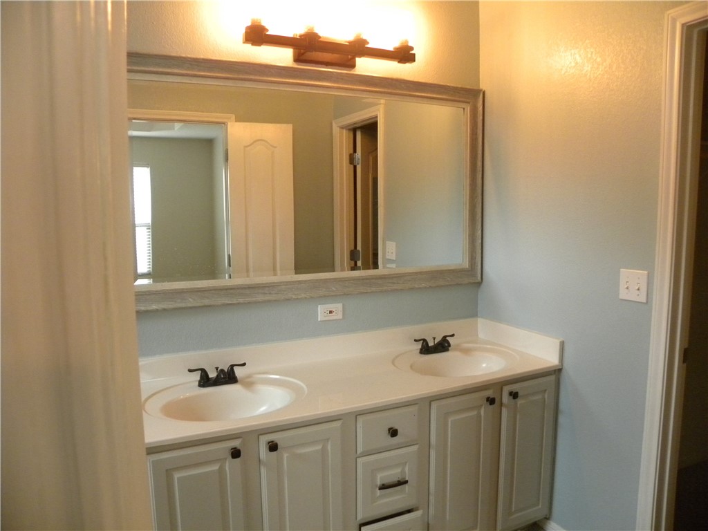2213 Anacua St Property Photo 7