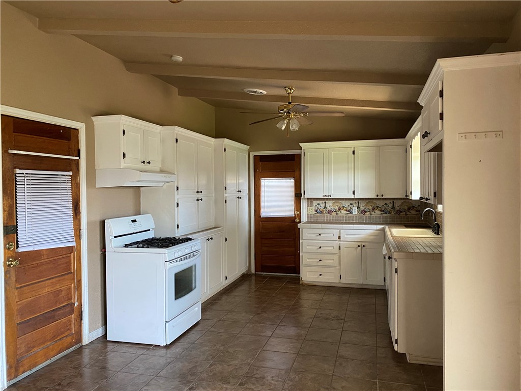 1708 Denver St Property Photo 3