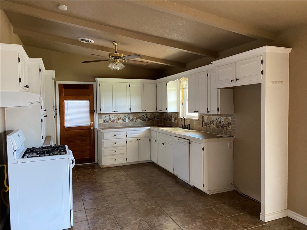 1708 Denver St Property Photo 5