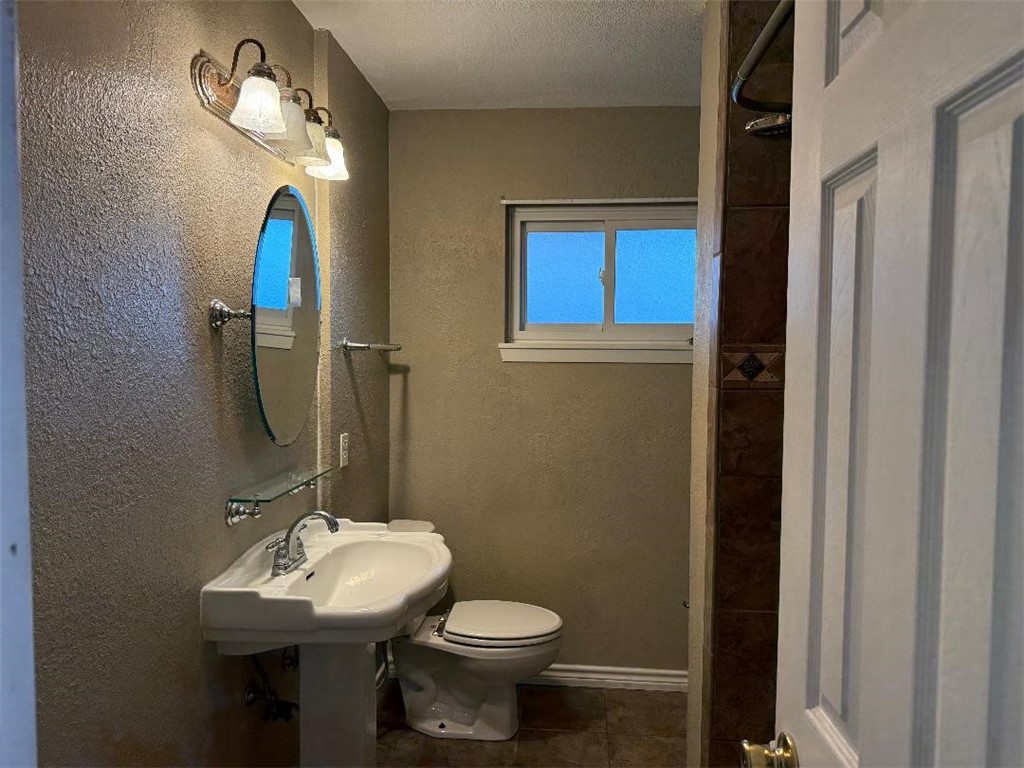 1708 Denver St Property Photo 11