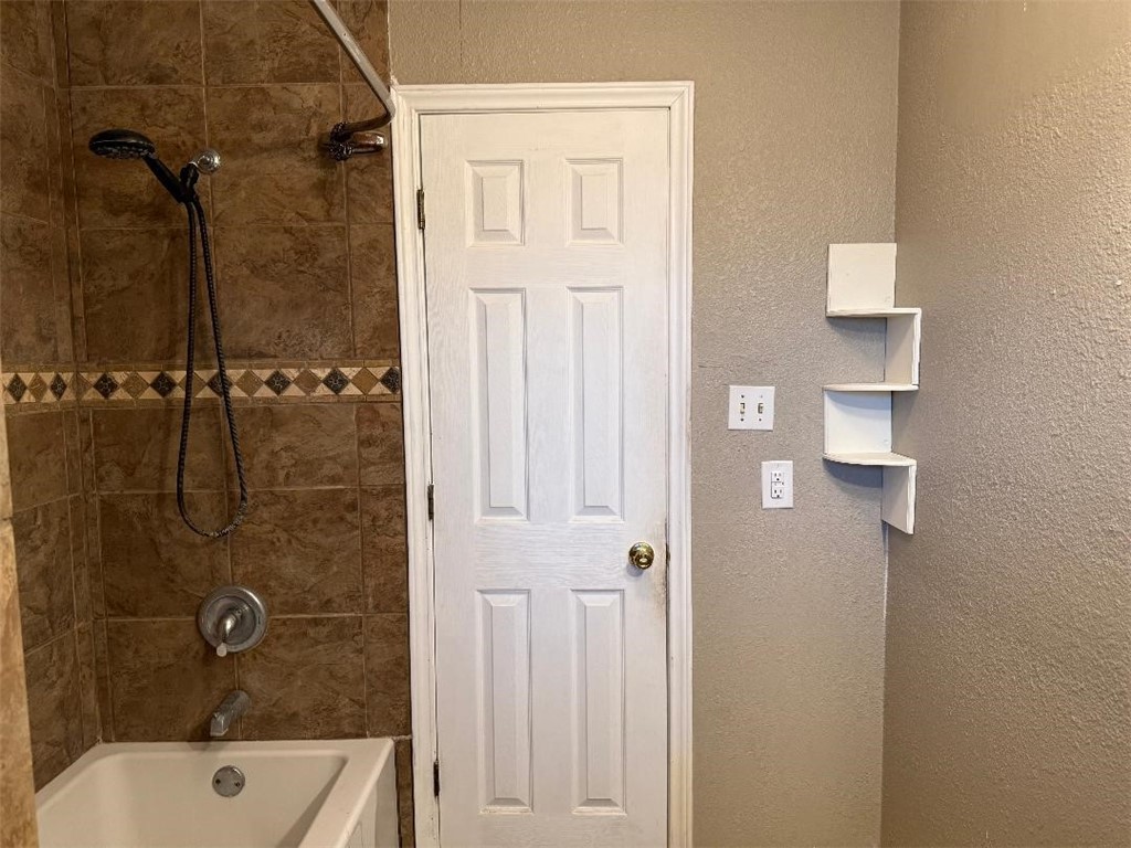 1708 Denver St Property Photo 12